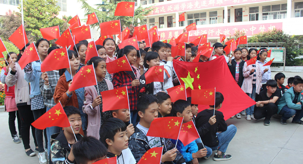 鄲城縣社會(huì)各界開(kāi)展“中國(guó)紅慶國(guó)慶”慶?；顒?dòng)